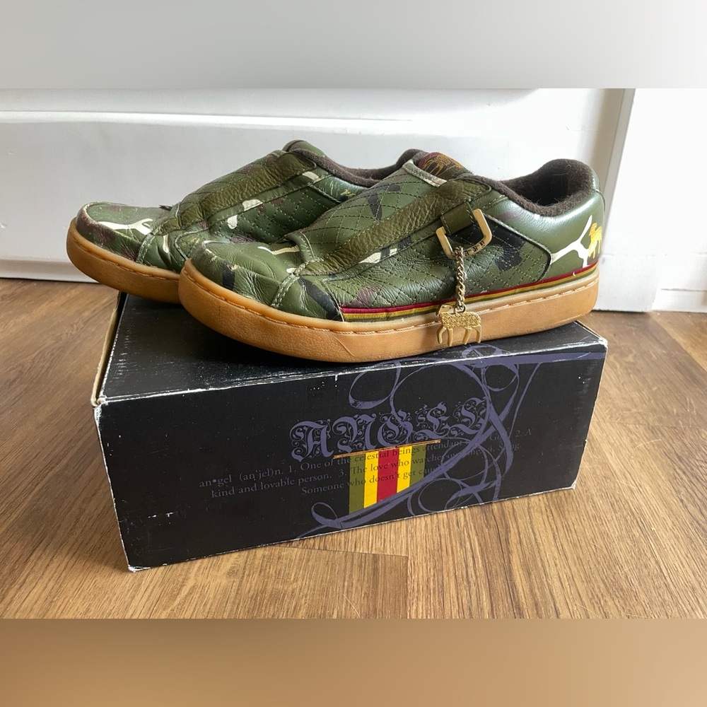Rare L.A.M.B. Royal Elastics vintage season 2005 camo sneakers w box